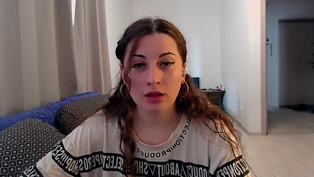 Snapshot of Helen_Adams_ chatting on 06-24-26, 05:17 Helen Adams online show from 06-24-26, 05:17