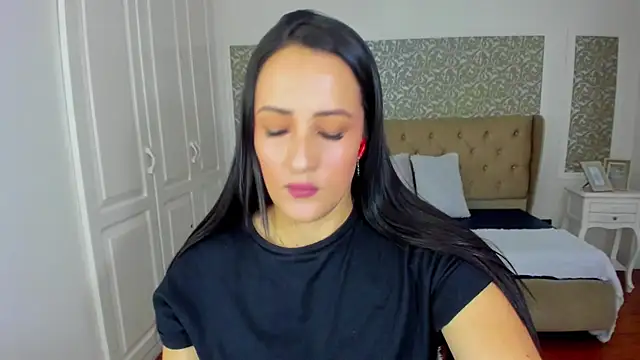 Snapshot of KimWessel_ chatting on 06-11-26, 05:44 KimWessel online show from 06-11-26, 05:44