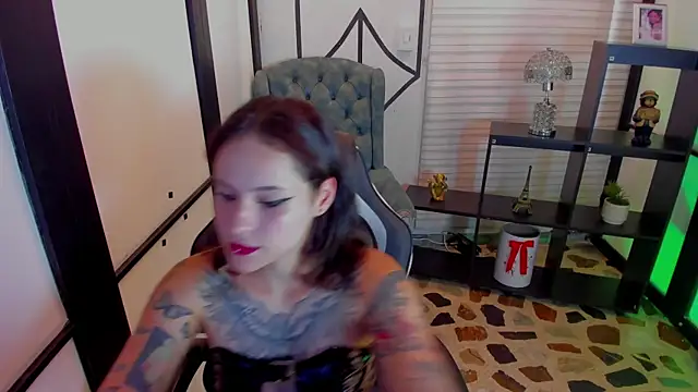 AnnyThompson  online show from 11-01-25, 06:43