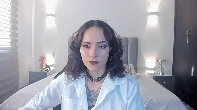 AnnyThompson  online show from 02-02-26, 09:46