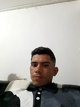 Snapshot of angel1728 chatting on 12-26-24, 12:25 angel1728 online show from 12-26-24, 12:25