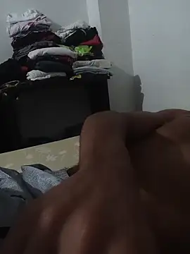 Snapshot of angel1728 chatting on 10-27-25, 05:39 angel1728 online show from 10-27-25, 05:39