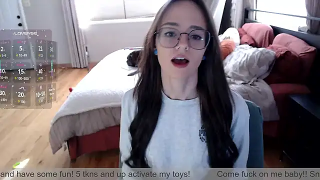 Snapshot of Plantbabeee chatting on 11-17-25, 05:41 Plantbabeee online show from 11-17-25, 05:41