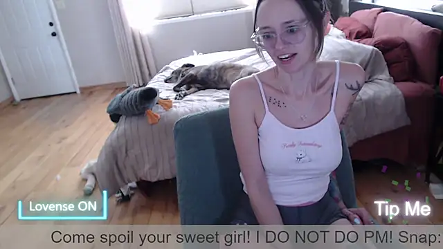 Snapshot of Plantbabeee chatting on 03-12-26, 05:41 Plantbabeee online show from 03-12-26, 05:41