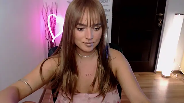 Snapshot of ChloeJewel1 chatting on 12-01-25, 12:32 ChloeJewel1 online show from 12-01-25, 12:32