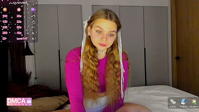 Snapshot of Molly_sweetie chatting on 12-20-25, 07:15 Molly sweetie online show from 12-20-25, 07:15