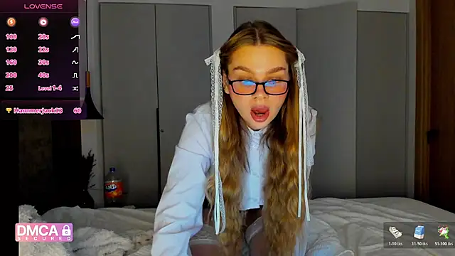 Snapshot of Molly_sweetie chatting on 01-18-26, 07:34 Molly sweetie online show from 01-18-26, 07:34