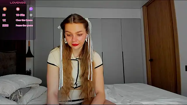 Snapshot of Molly_sweetie chatting on 02-15-26, 08:02 Molly sweetie online show from 02-15-26, 08:02