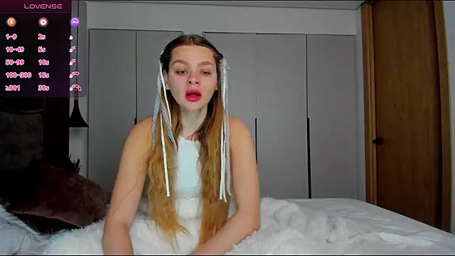 Snapshot of Molly_sweetie chatting on 02-23-26, 07:50 Molly sweetie online show from 02-23-26, 07:50