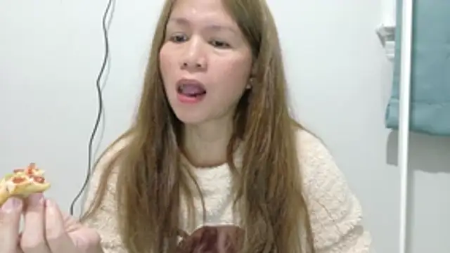 Snapshot of XLennaMX chatting on 02-24-26, 02:09 XLennaMX online show from 02-24-26, 02:09