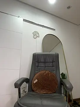 Snapshot of Nikatsu chatting on 03-08-25, 09:18 Nikatsu online show from 03-08-25, 09:18