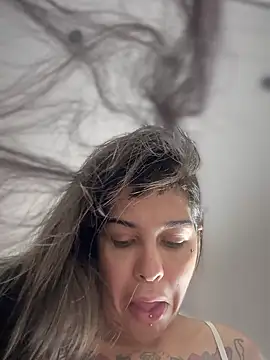 Snapshot of Nikatsu chatting on 10-04-25, 03:54 Nikatsu online show from 10-04-25, 03:54