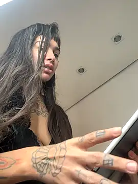 Snapshot of Nikatsu chatting on 10-12-25, 12:15 Nikatsu online show from 10-12-25, 12:15