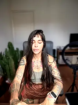 Snapshot of Nikatsu chatting on 10-21-25, 04:41 Nikatsu online show from 10-21-25, 04:41