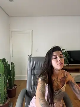 Snapshot of Nikatsu chatting on 11-14-25, 10:40 Nikatsu online show from 11-14-25, 10:40