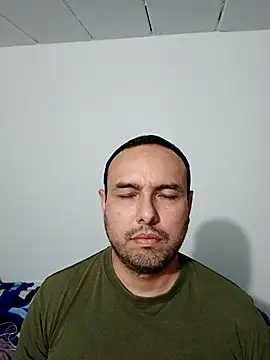 Snapshot of ElSunEagle chatting on 09-17-25, 03:30 ElSunEagle online show from 09-17-25, 03:30