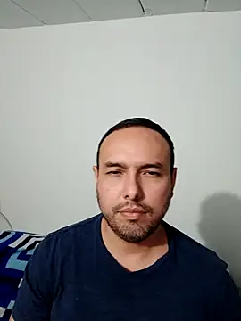 Snapshot of ElSunEagle chatting on 09-20-25, 03:51 ElSunEagle online show from 09-20-25, 03:51