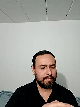 Snapshot of ElSunEagle chatting on 10-22-25, 04:02 ElSunEagle online show from 10-22-25, 04:02