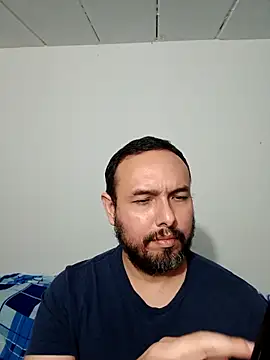 Snapshot of ElSunEagle chatting on 10-26-25, 04:29 ElSunEagle online show from 10-26-25, 04:29