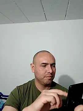 Snapshot of ElSunEagle chatting on 11-05-25, 04:45 ElSunEagle online show from 11-05-25, 04:45