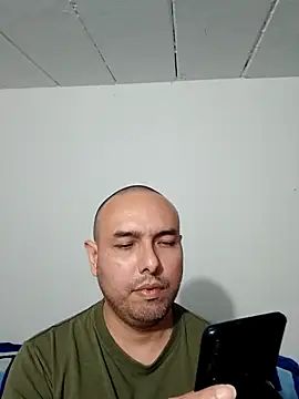 Snapshot of ElSunEagle chatting on 11-06-25, 04:24 ElSunEagle online show from 11-06-25, 04:24