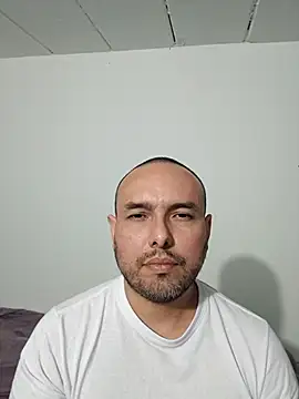 Snapshot of ElSunEagle chatting on 11-13-25, 04:22 ElSunEagle online show from 11-13-25, 04:22