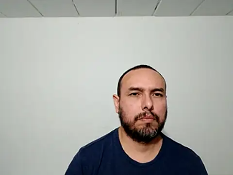 Snapshot of ElSunEagle chatting on 12-04-25, 04:33 ElSunEagle online show from 12-04-25, 04:33