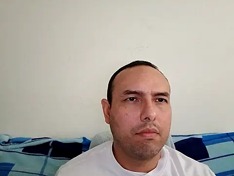 Snapshot of ElSunEagle chatting on 12-14-25, 07:18 ElSunEagle online show from 12-14-25, 07:18