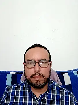 Snapshot of ElSunEagle chatting on 01-10-26, 04:47 ElSunEagle online show from 01-10-26, 04:47