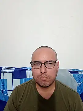 Snapshot of ElSunEagle chatting on 02-04-26, 01:33 ElSunEagle online show from 02-04-26, 01:33