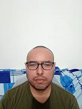 Snapshot of ElSunEagle chatting on 02-05-26, 01:10 ElSunEagle online show from 02-05-26, 01:10