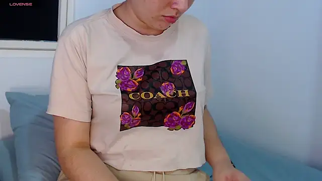 sofi-rojas1 online show from 11-30-25, 11:20