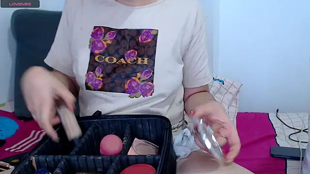 sofi-rojas1 online show from 01-16-26, 08:51