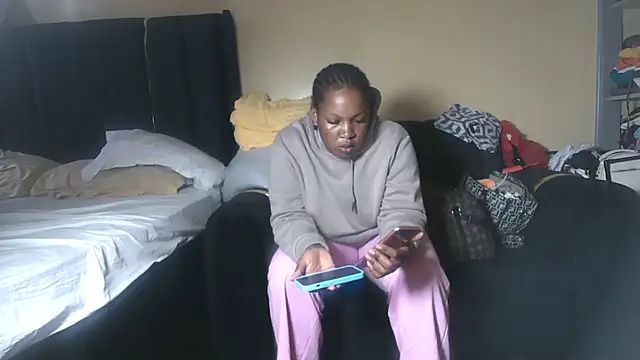 Mila Melanie online show from 04-28-26, 08:19