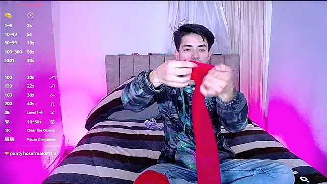 Pinkandyellowpokemon online show from 02-02-25, 04:48