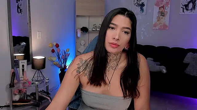 Snapshot of LouaneBourVip chatting on 02-12-25, 11:51 LouaneBourVip online show from 02-12-25, 11:51