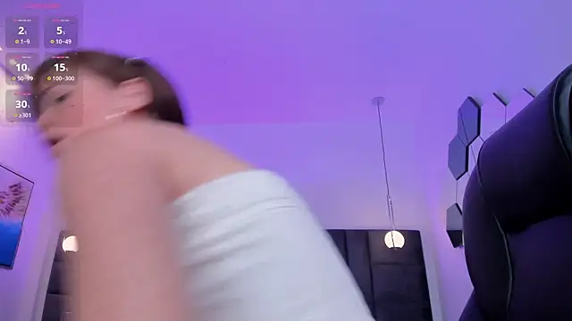 Snapshot of CorinneRusso chatting on 02-05-25, 10:08 CorinneRusso online show from 02-05-25, 10:08