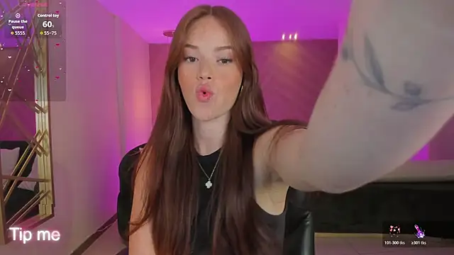 Snapshot of CorinneRusso chatting on 03-10-26, 12:43 CorinneRusso online show from 03-10-26, 12:43