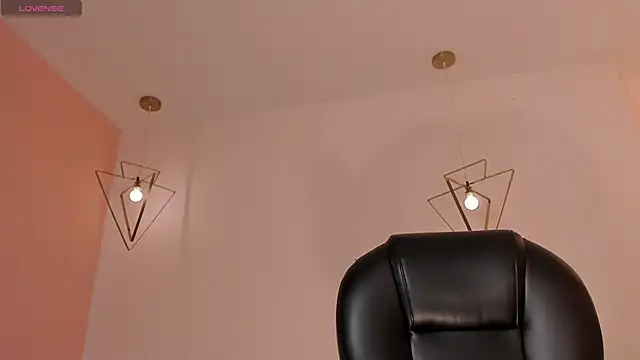 CorinneRusso online show from 06-17-26, 08:32