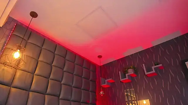 megan woll online show from 04-17-26, 08:01