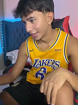 Snapshot of Leonarrrd_01 chatting on 12-13-25, 11:10 Leonarrrd 01 online show from 12-13-25, 11:10