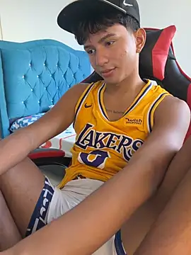 Snapshot of Leonarrrd_01 chatting on 12-18-25, 09:54 Leonarrrd 01 online show from 12-18-25, 09:54