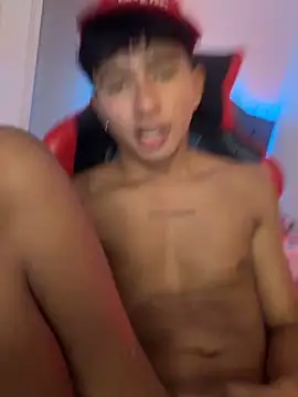 Snapshot of Leonarrrd_01 chatting on 12-21-25, 05:03 Leonarrrd 01 online show from 12-21-25, 05:03