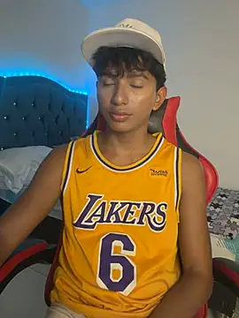 Snapshot of Leonarrrd_01 chatting on 02-02-26, 01:26 Leonarrrd 01 online show from 02-02-26, 01:26