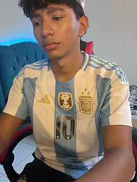 Snapshot of Leonarrrd_01 chatting on 02-03-26, 10:48 Leonarrrd 01 online show from 02-03-26, 10:48