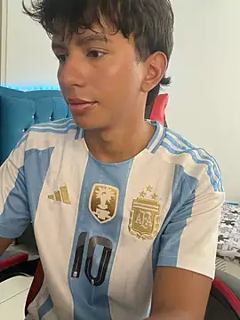 Snapshot of Leonarrrd_01 chatting on 02-05-26, 09:08 Leonarrrd 01 online show from 02-05-26, 09:08