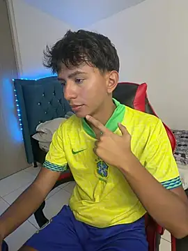 Snapshot of Leonarrrd_01 chatting on 03-02-26, 11:55 Leonarrrd 01 online show from 03-02-26, 11:55