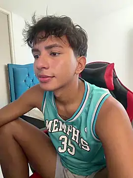 Snapshot of Leonarrrd_01 chatting on 03-07-26, 08:17 Leonarrrd 01 online show from 03-07-26, 08:17