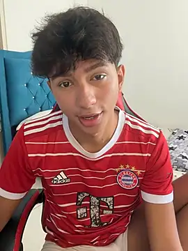 Snapshot of Leonarrrd_01 chatting on 03-12-26, 07:53 Leonarrrd 01 online show from 03-12-26, 07:53