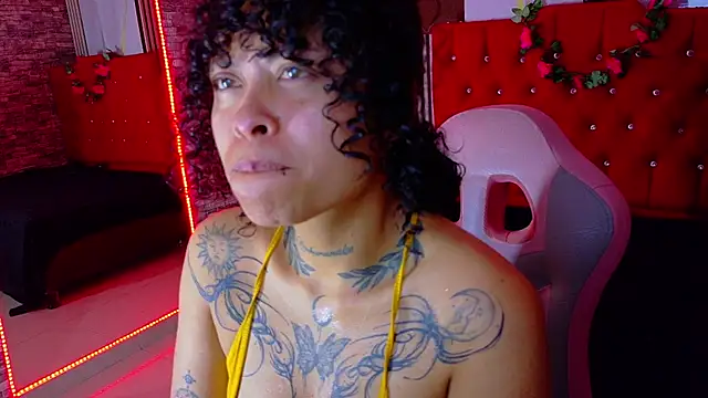 Snapshot of miahernadez303av chatting on 01-11-26, 04:28 miahernadez303av online show from 01-11-26, 04:28